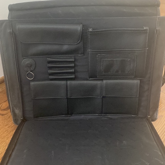 Targus Briefcase - Picture 6 of 13